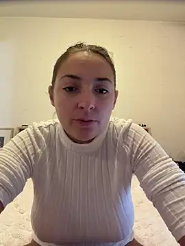 Snapshot of looloopaul chatting on 11/23/25, 09:03 looloopaul online show from 11/23/25, 09:03