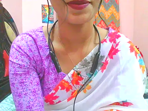 Snapshot of night_queeen7 chatting on 12/21/25, 06:15 night queeen7 online show from 12/21/25, 06:15