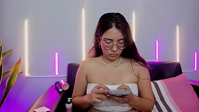 Snapshot of Jules_Angel chatting on 11/14/25, 12:59 Jules Angel online show from 11/14/25, 12:59