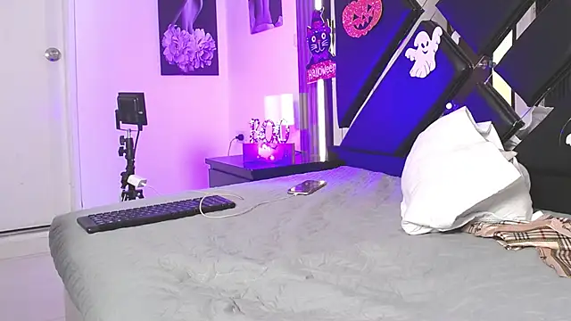 Charlotte ebony  online show from 10/21/25, 02:51