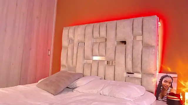 Snapshot of Emily_knights chatting on 02/06/26, 08:23 Emily knights online show from 02/06/26, 08:23