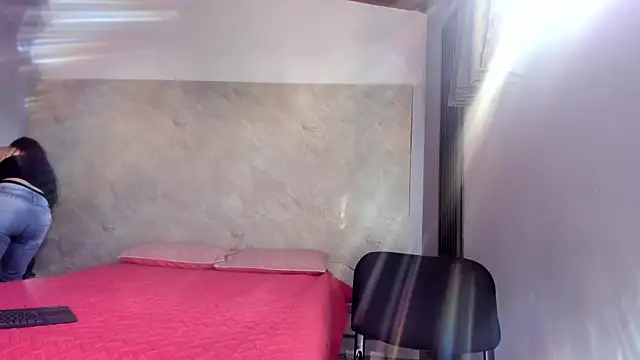 Snapshot of Amara_luxe chatting on 11/05/25, 07:58 Amara luxe online show from 11/05/25, 07:58