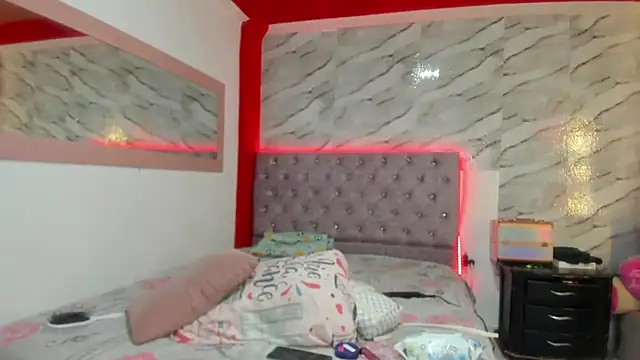 Stefany Andruw online show from 12/18/25, 01:50