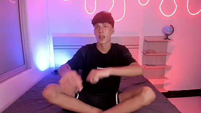 luccas ferreira online show from 11/06/25, 07:15