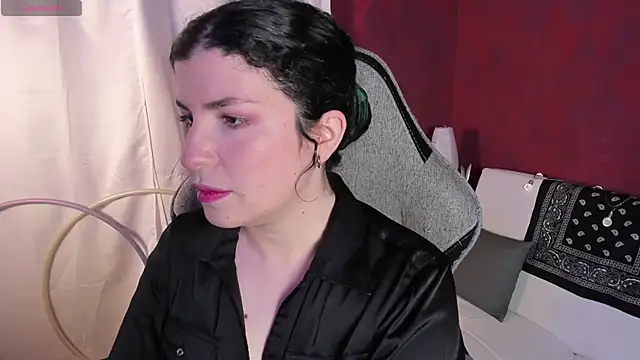 Snapshot of beyondsteel_ chatting on 11/25/25, 02:55 beyondsteel online show from 11/25/25, 02:55