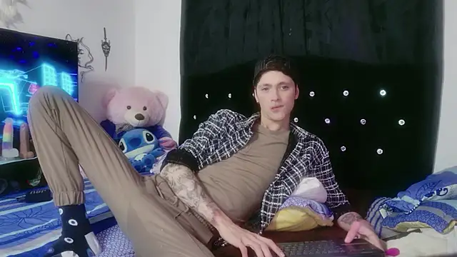 Tyler cat online show from 12/16/25, 05:01