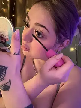 KellyMoors online show from 12/18/25, 01:22