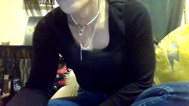 Snapshot of Rileyy7tk chatting on 12/22/25, 09:39 Rileyy7tk online show from 12/22/25, 09:39