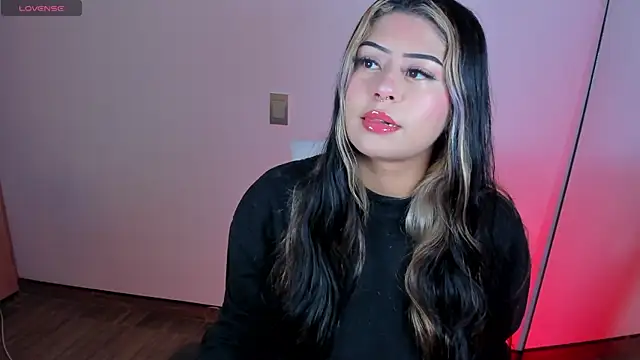 Snapshot of valeska__V chatting on 11/14/25, 03:49 valeska V online show from 11/14/25, 03:49