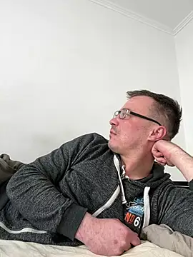 viktor1992-1-1 online show from 03/07/26, 10:34