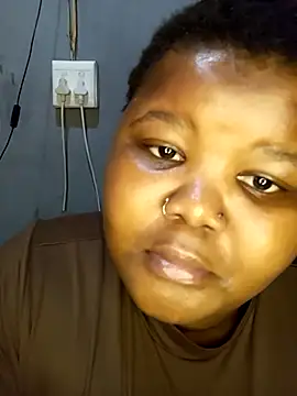 Snapshot of LadyBear2002 chatting on 10/11/25, 04:44 LadyBear2002 online show from 10/11/25, 04:44