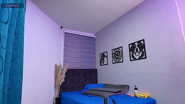 Nikki Vesper online show from 04/18/26, 04:27