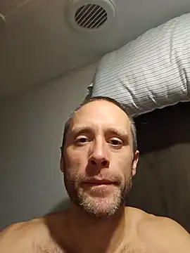 Snapshot of mcxxx87 chatting on 10/26/25, 08:31 mcxxx87 online show from 10/26/25, 08:31