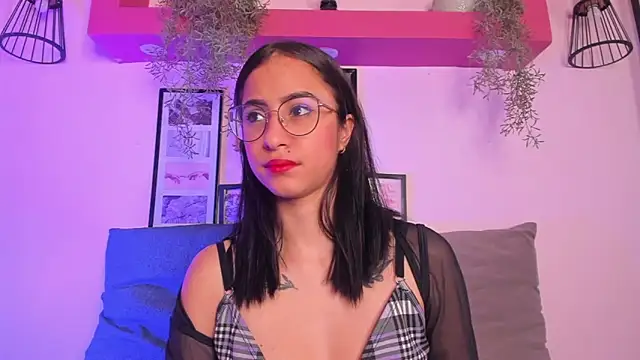 Alana Martinez  online show from 12/01/25, 01:05