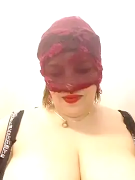 Snapshot of -Sonbola chatting on 10/18/25, 07:36 -Sonbola online show from 10/18/25, 07:36