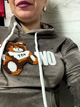 Snapshot of Daiana_Andra chatting on 10/20/25, 07:20 Daiana Andra online show from 10/20/25, 07:20