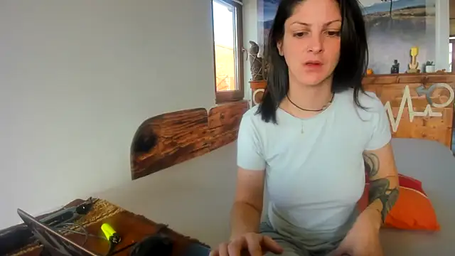 anissawhitenss online show from 11/14/25, 09:19