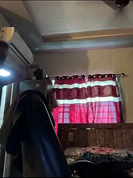 Ujjwallkumar0069 online show from 04/23/26, 04:03