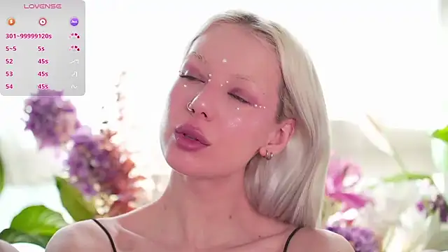 Snapshot of RanyThomson chatting on 10/29/25, 09:11 RanyThomson online show from 10/29/25, 09:11