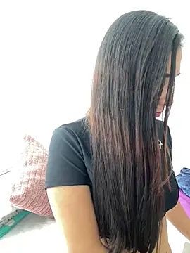 Snapshot of SabrinaEvanss_ chatting on 10/18/25, 04:19 SabrinaEvanss online show from 10/18/25, 04:19