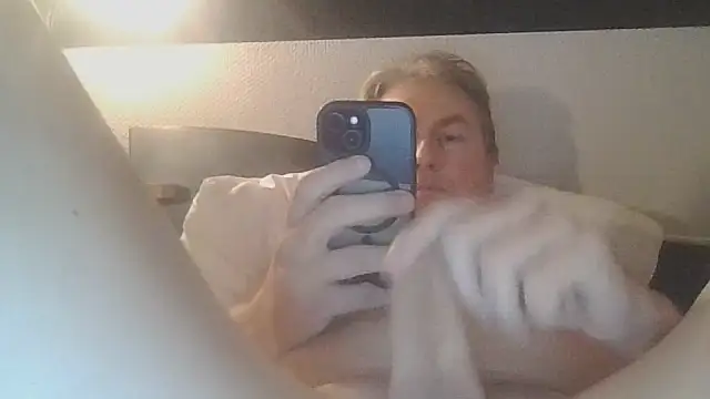 Snapshot of Sklavekay chatting on 12/16/25, 07:41 Sklavekay online show from 12/16/25, 07:41