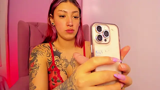 ZammyRossee online show from 12/19/25, 04:19