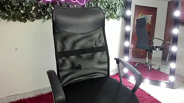 Samanta Ortiz online show from 11/17/25, 07:19