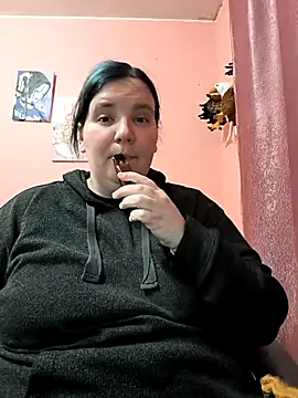  alexandra ray  online show from 04/25/26, 12:08