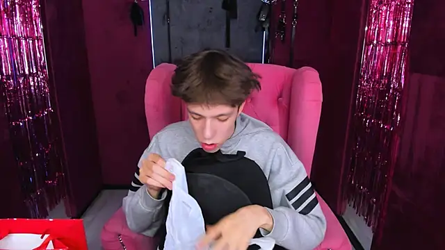 MarkBranston online show from 12/19/25, 01:29