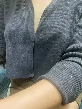 Snapshot of Azura_a chatting on 02/26/26, 02:32 Azura a online show from 02/26/26, 02:32