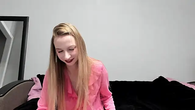 Snapshot of sophieryder chatting on 10/12/25, 09:19 sophieryder online show from 10/12/25, 09:19