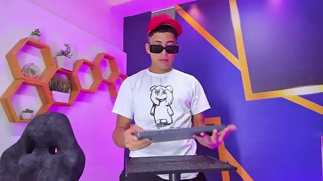 Play boys Hot2 online show from 10/06/25, 11:51