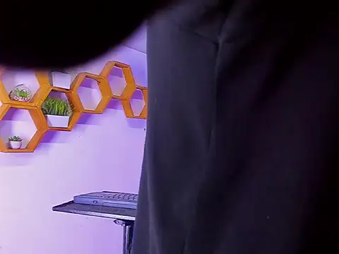 Play boys Hot2 online show from 10/10/25, 12:59