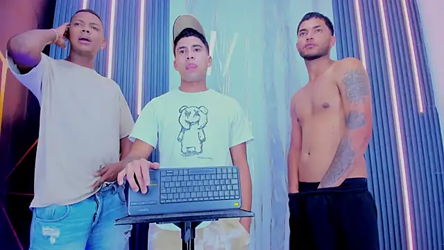 Play boys Hot2 online show from 11/30/25, 04:00