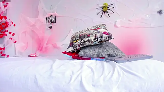 Snapshot of 2_fire chatting on 10/27/25, 08:02 2 fire online show from 10/27/25, 08:02