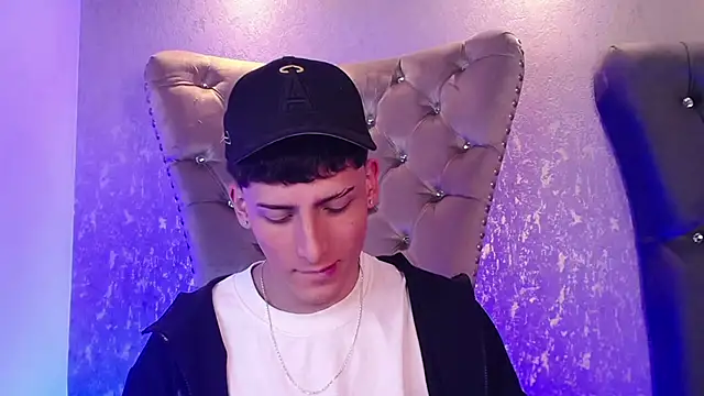 MateoMitchell online show from 10/22/25, 04:57