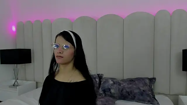 Alanha   online show from 11/19/25, 03:17