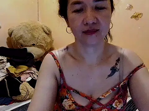 KissHott online show from 10/25/25, 02:13