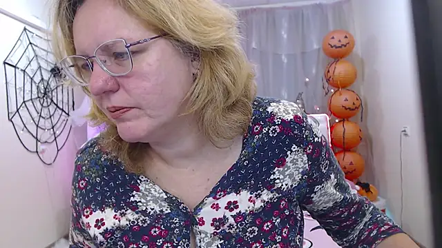 VestaWoody online show from 10/13/25, 06:35