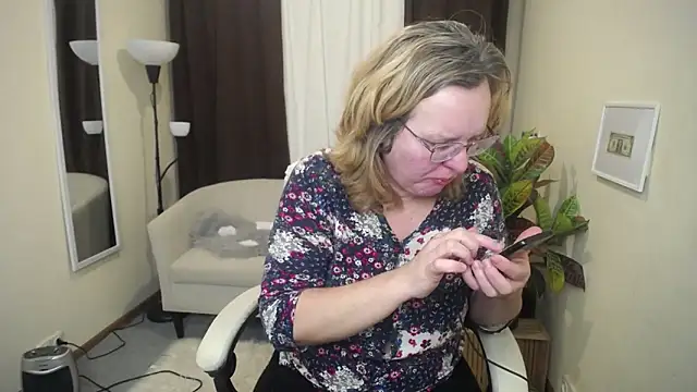 VestaWoody online show from 11/15/25, 01:18