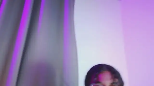 luna valen online show from 10/26/25, 08:04