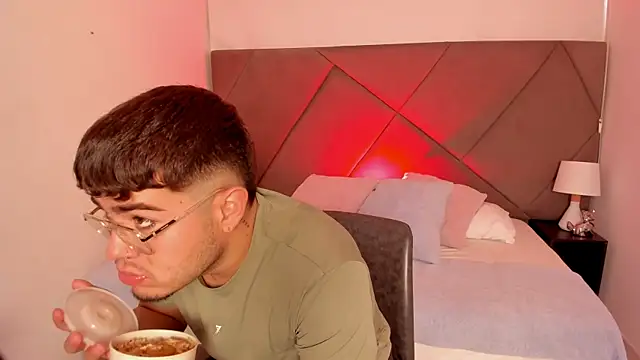 thiago occonor online show from 10/15/25, 04:29