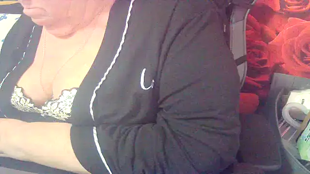 Playful MILF Demi online show from 03/09/26, 12:42