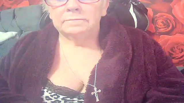 Playful MILF Demi online show from 03/15/26, 12:00