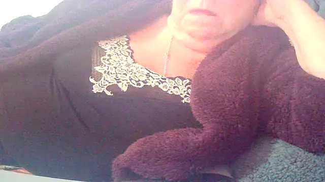 Playful MILF Demi online show from 04/09/26, 10:09