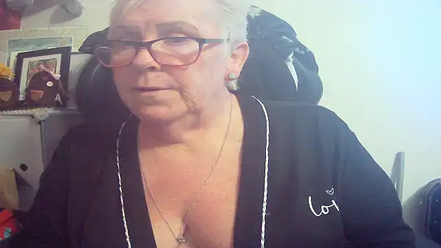 Playful MILF Demi online show from 04/11/26, 04:22
