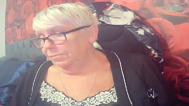 Snapshot of Playful_MILF_Demi chatting on 06/10/26, 10:08 Playful MILF Demi online show from 06/10/26, 10:08