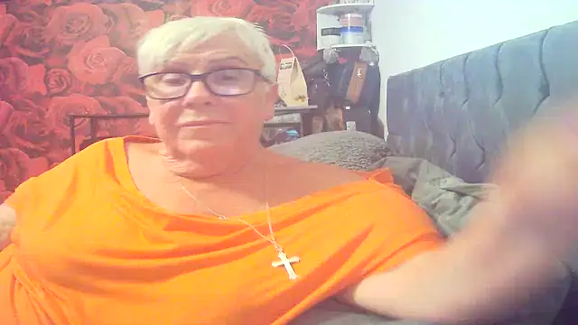 Snapshot of Playful_MILF_Demi chatting on 07/06/26, 08:44 Playful MILF Demi online show from 07/06/26, 08:44