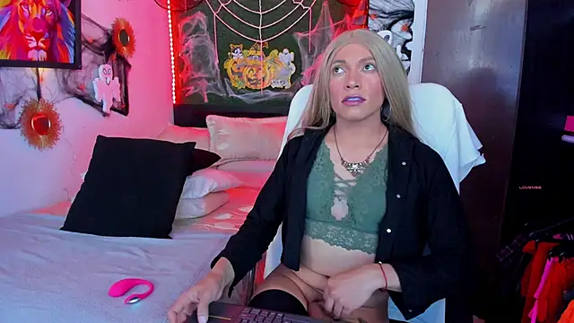 Snapshot of jess69jones chatting on 10/23/25, 05:01 jess69jones online show from 10/23/25, 05:01