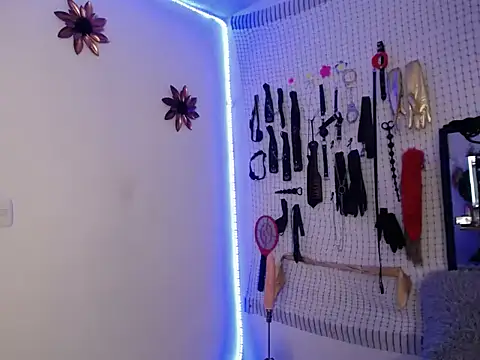 Aron and Queen Annie online show from 12/05/25, 09:00